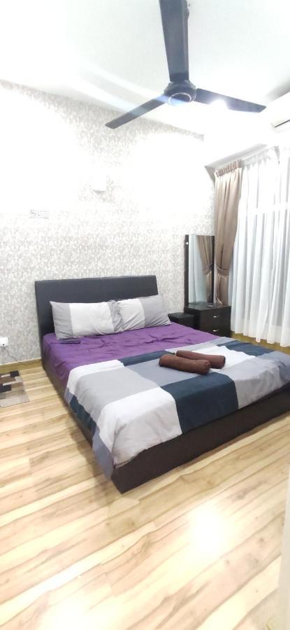Dperdana -Dinies Pool,Wifi, Centre Of Kota Bharu, 4-5 Paxアパートメント エクステリア 写真