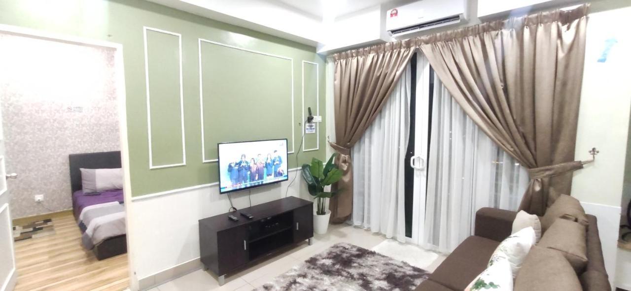 Dperdana -Dinies Pool,Wifi, Centre Of Kota Bharu, 4-5 Paxアパートメント エクステリア 写真