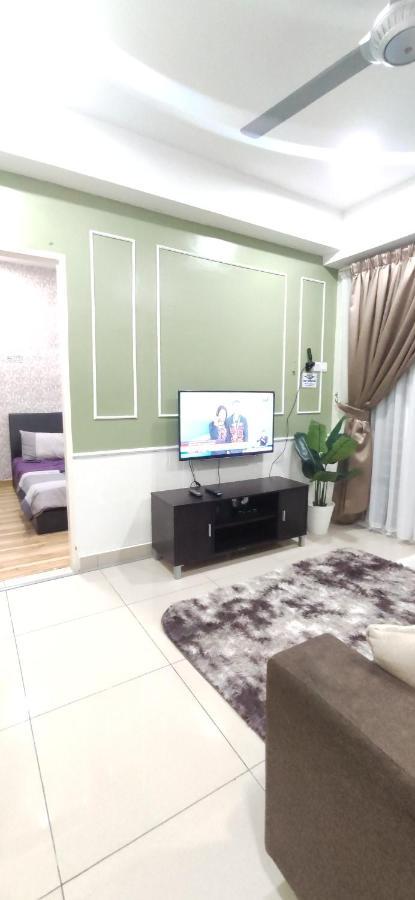 Dperdana -Dinies Pool,Wifi, Centre Of Kota Bharu, 4-5 Paxアパートメント エクステリア 写真