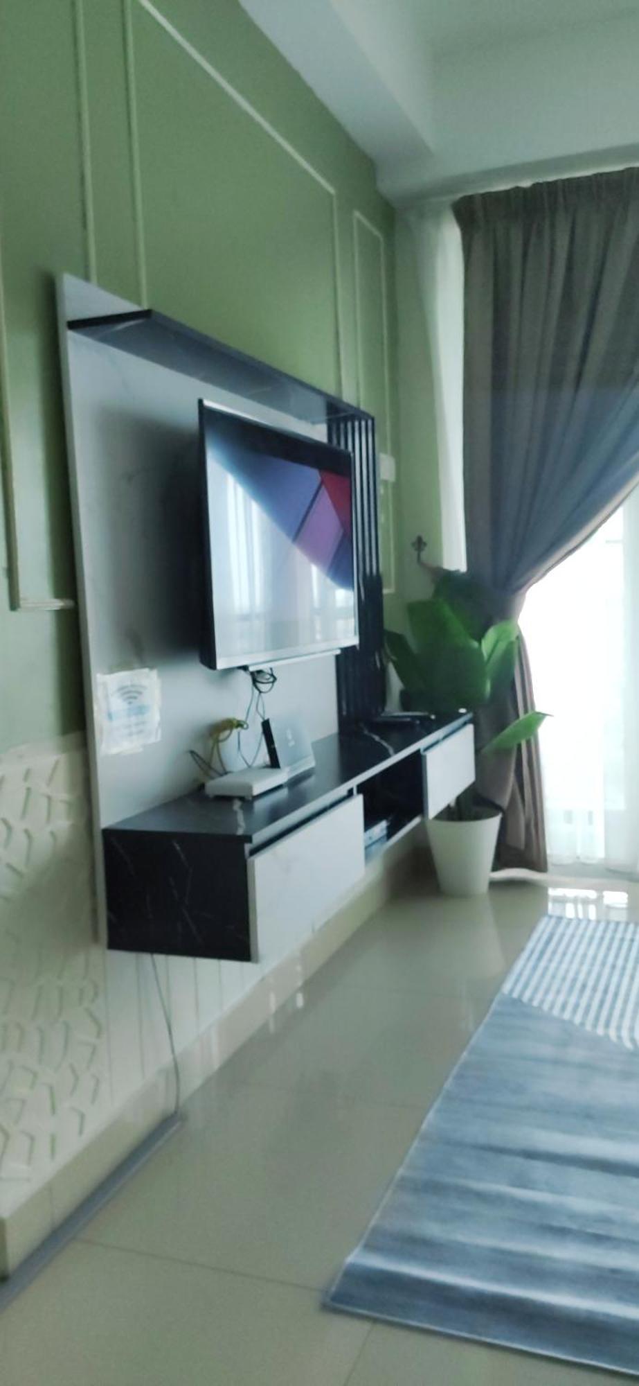 Dperdana -Dinies Pool,Wifi, Centre Of Kota Bharu, 4-5 Paxアパートメント エクステリア 写真