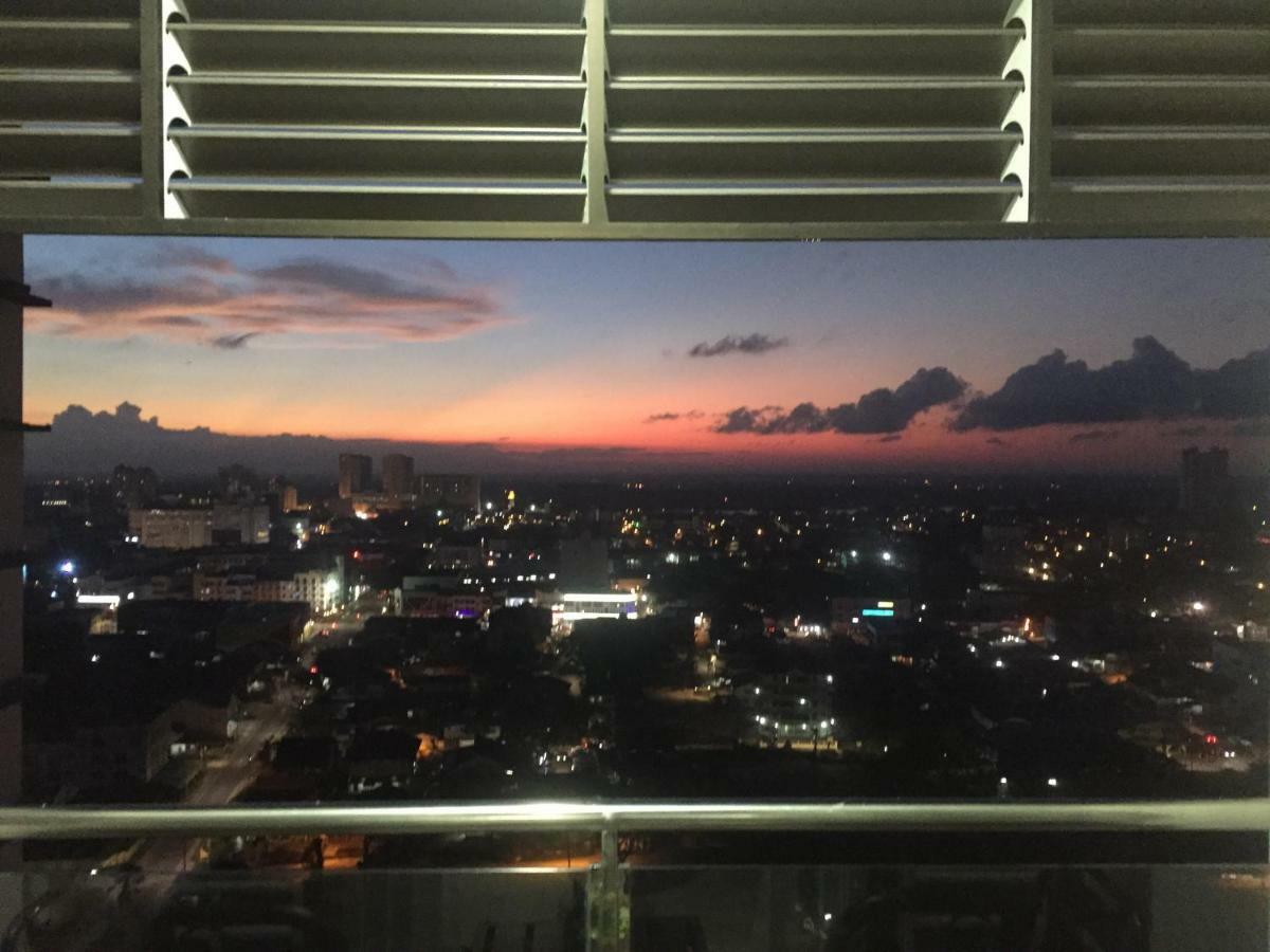 Dperdana -Dinies Pool,Wifi, Centre Of Kota Bharu, 4-5 Paxアパートメント エクステリア 写真