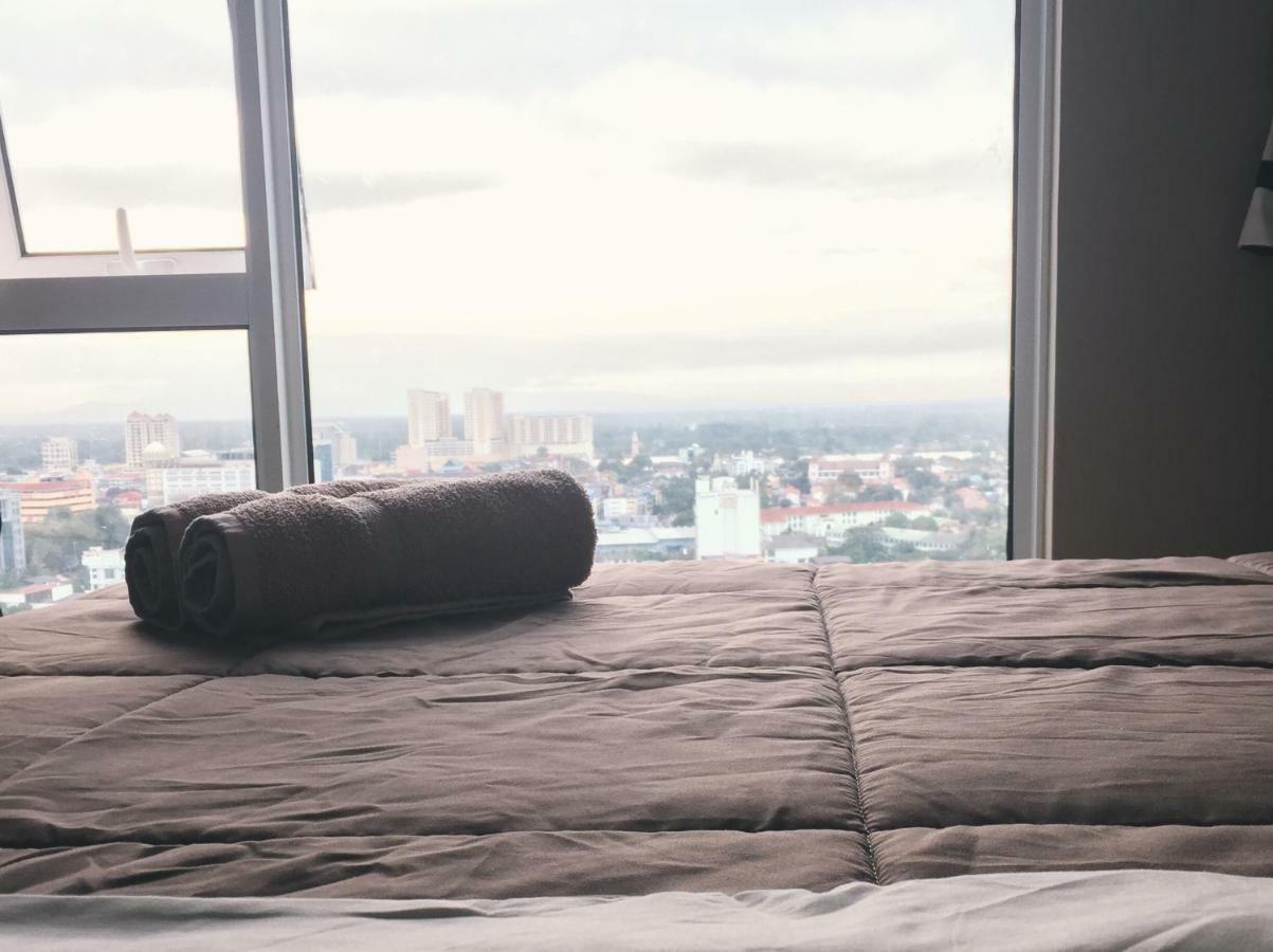 Dperdana -Dinies Pool,Wifi, Centre Of Kota Bharu, 4-5 Paxアパートメント エクステリア 写真