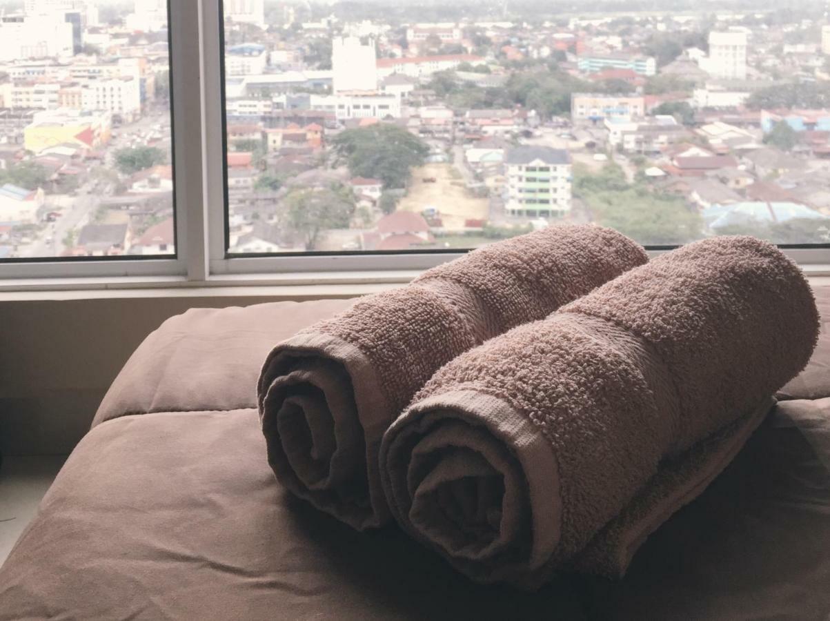 Dperdana -Dinies Pool,Wifi, Centre Of Kota Bharu, 4-5 Paxアパートメント エクステリア 写真