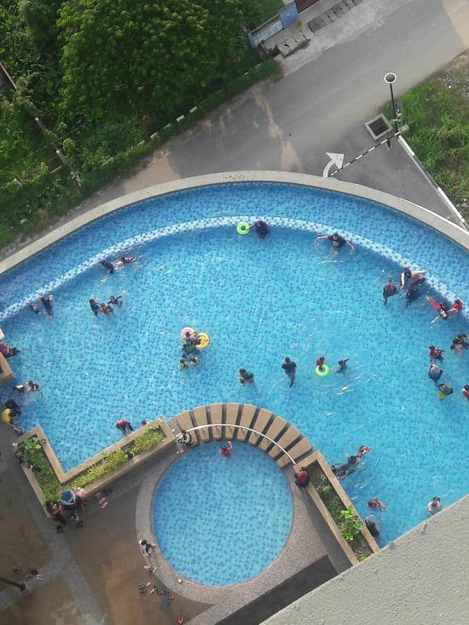 Dperdana -Dinies Pool,Wifi, Centre Of Kota Bharu, 4-5 Paxアパートメント エクステリア 写真